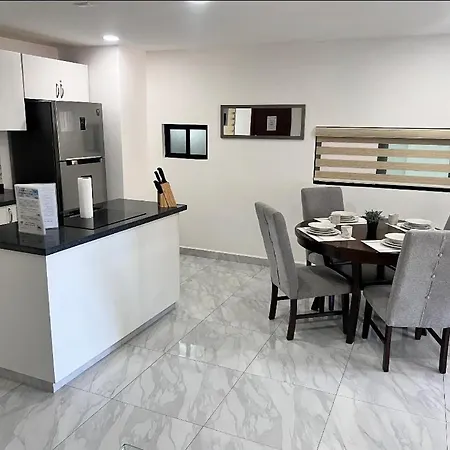 Elegant Condo In An Upscale Building