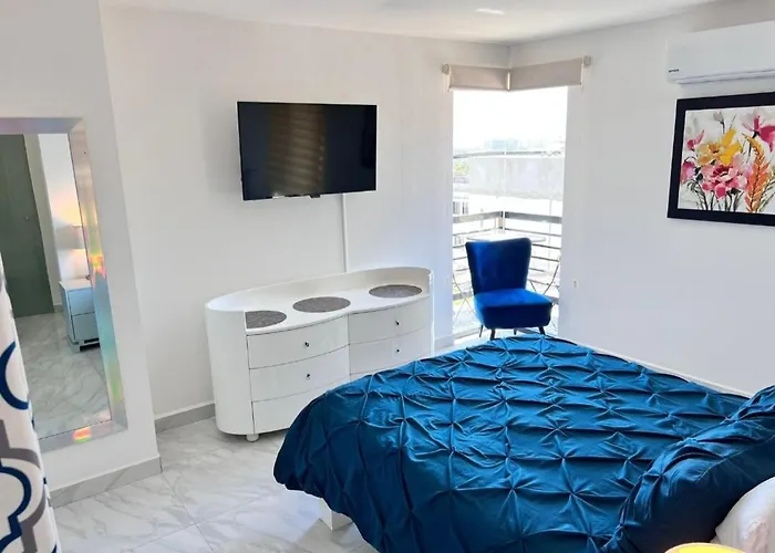 Elegant In An Upscale Building 4*